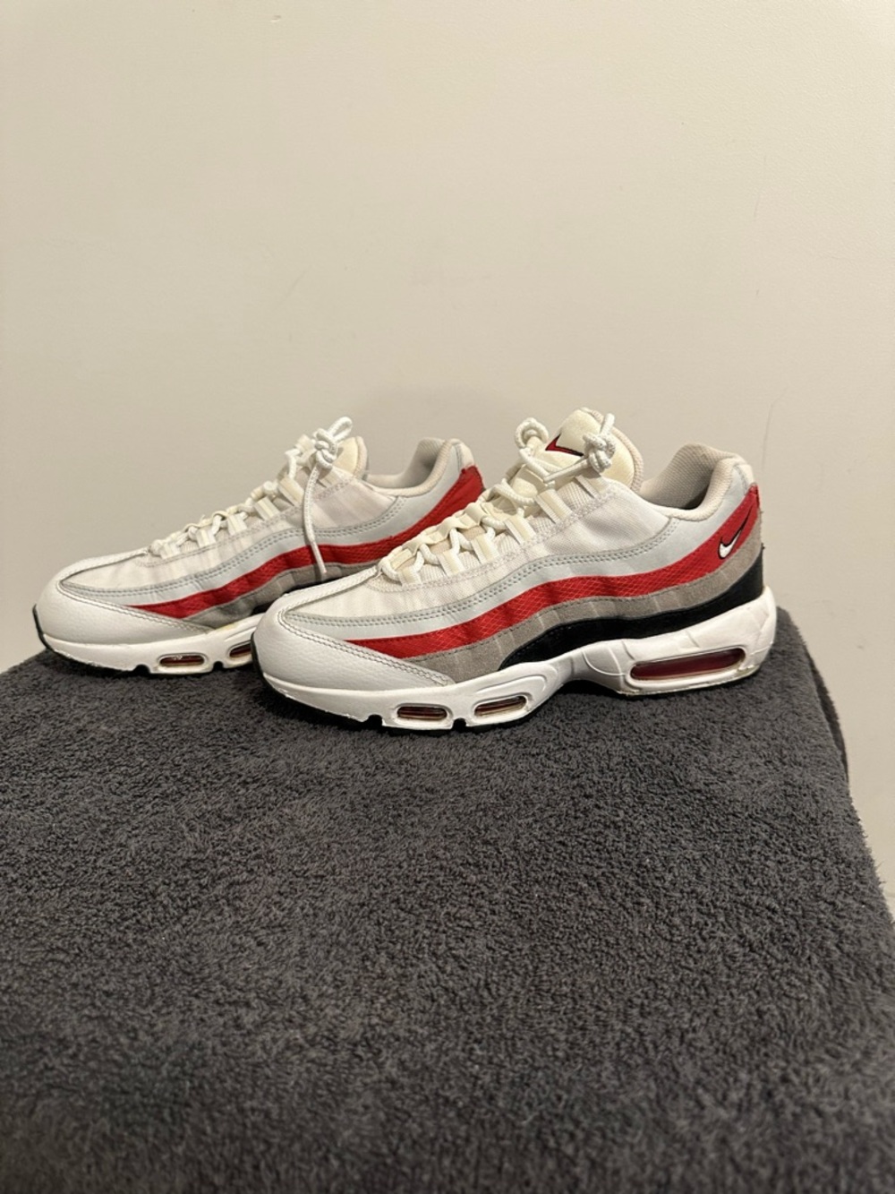 Nike Men’s White Red Black Air Max 95 Sneakers